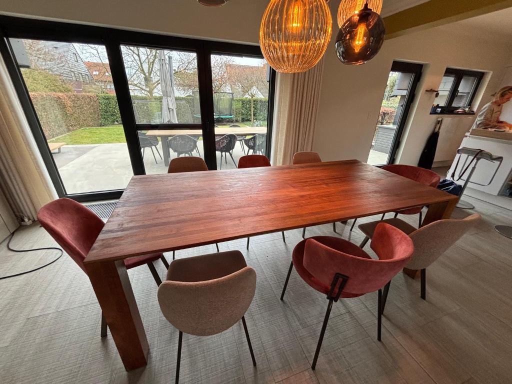 Massief notenhouten eettafel, Huis en Inrichting, Tafels | Eettafels, Ophalen, 100 tot 150 cm, 200 cm of meer, Zo goed als nieuw