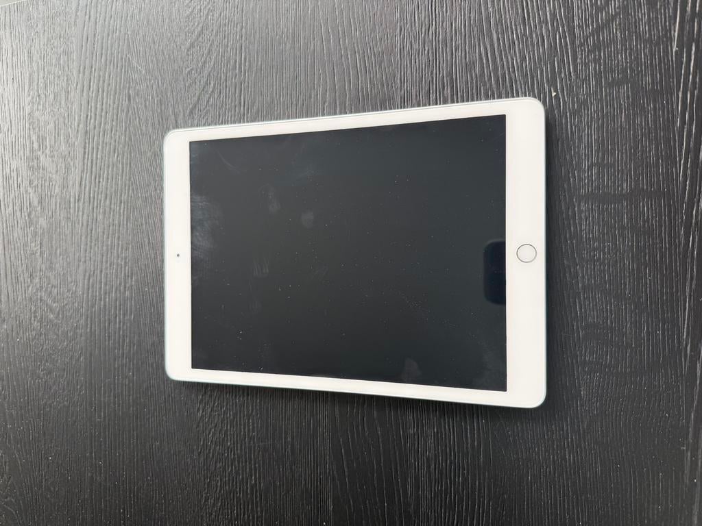 Ipad 8, Informatique & Logiciels, Apple iPad Tablettes, Apple iPad, 11 pouces, Comme neuf, Enlèvement