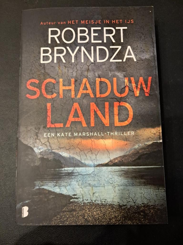 Robert Bryndza - Schaduwland - nieuw, Ophalen of Verzenden, Robert Bryndza