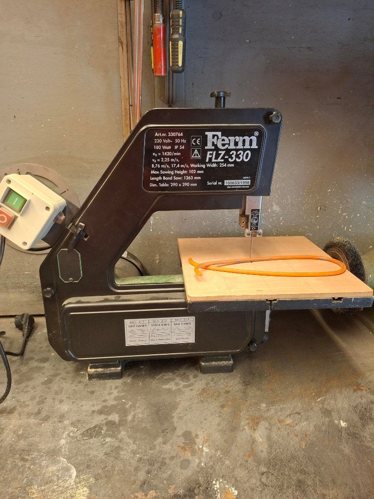 Aandrijfriem defect!   Ferm FLZ-330 Lintzaagmachine, Bricolage & Construction, Outillage | Scies mécaniques, Scie à ruban, Moins de 600 watts