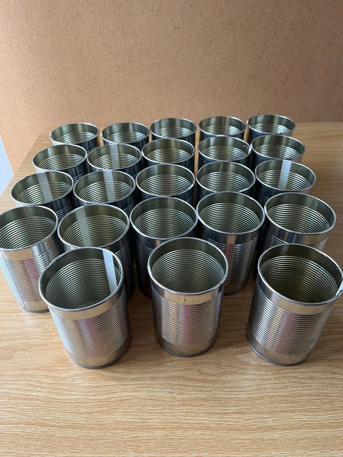 23 stuks ijzeren blikjes - hoogte 10,50 - doorsnede 7,5O cm, Ophalen, Zo goed als nieuw