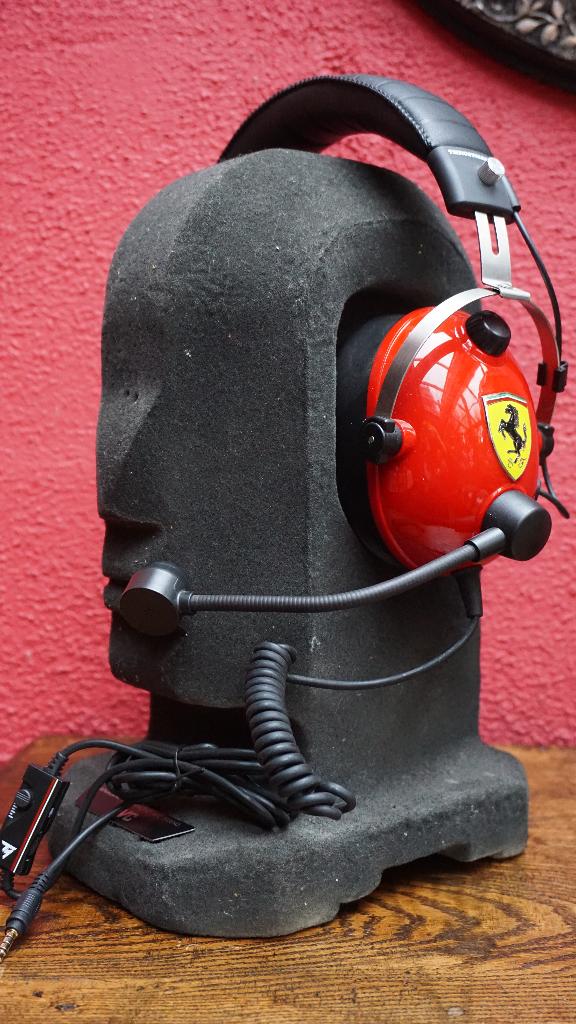 Casque "FERRARI" pour jeux vidéo ., Enlèvement, Neuf