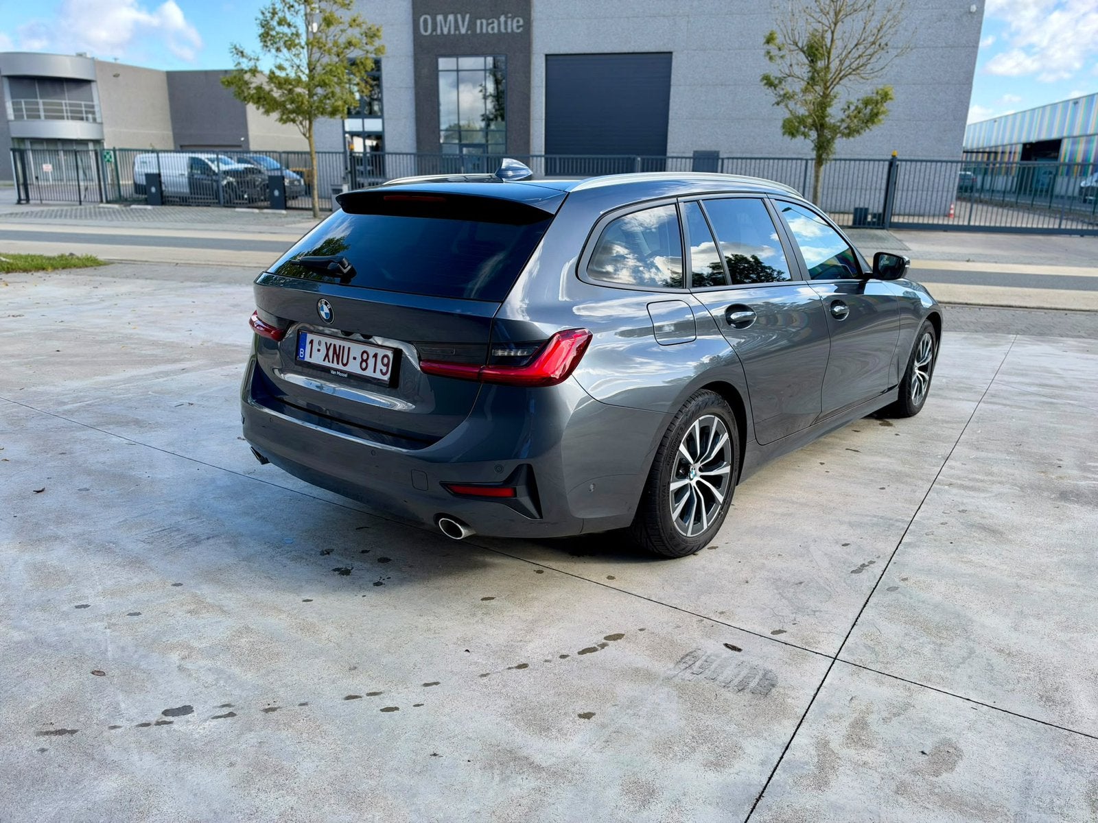 BMW 318d van 2021 bouwjaar, Auto's, Automaat, Zwart, Diesel, Grijs