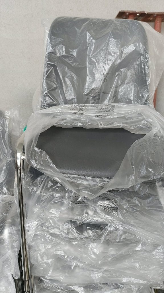 splinternieuwe kantinestoelen in antraciet., Ophalen, Kunststof, Nieuw, Grijs