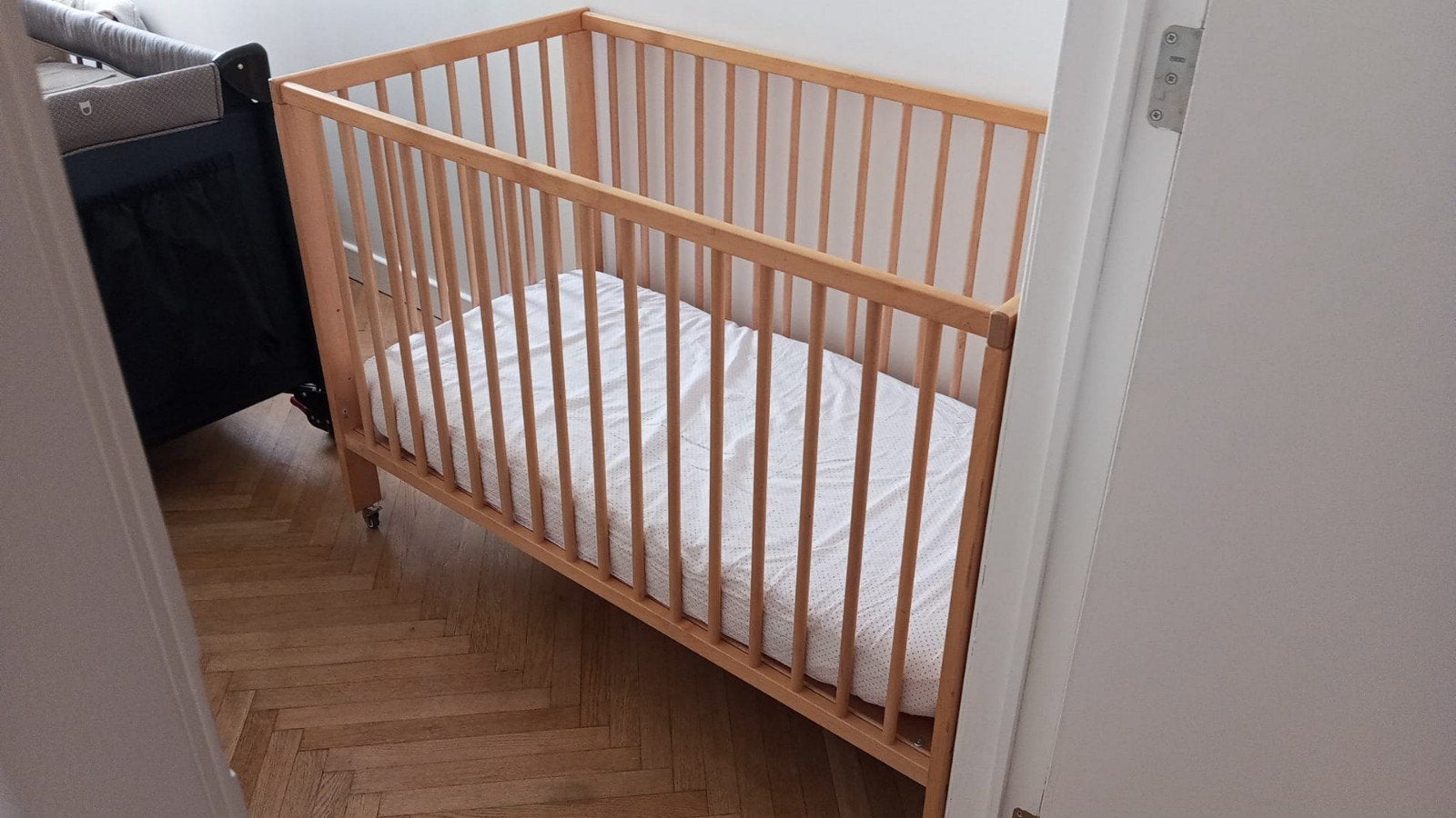 Lit bébé évolutif ikea + matelas, Enfants & Bébés, Berceaux & Lits, Lit, Enlèvement