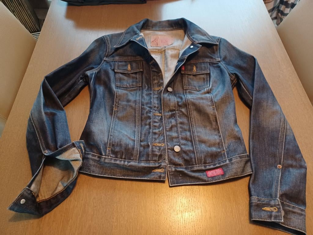 Doe een bod Guess jeans jasje maat medium. Evergem ophalen, Ophalen