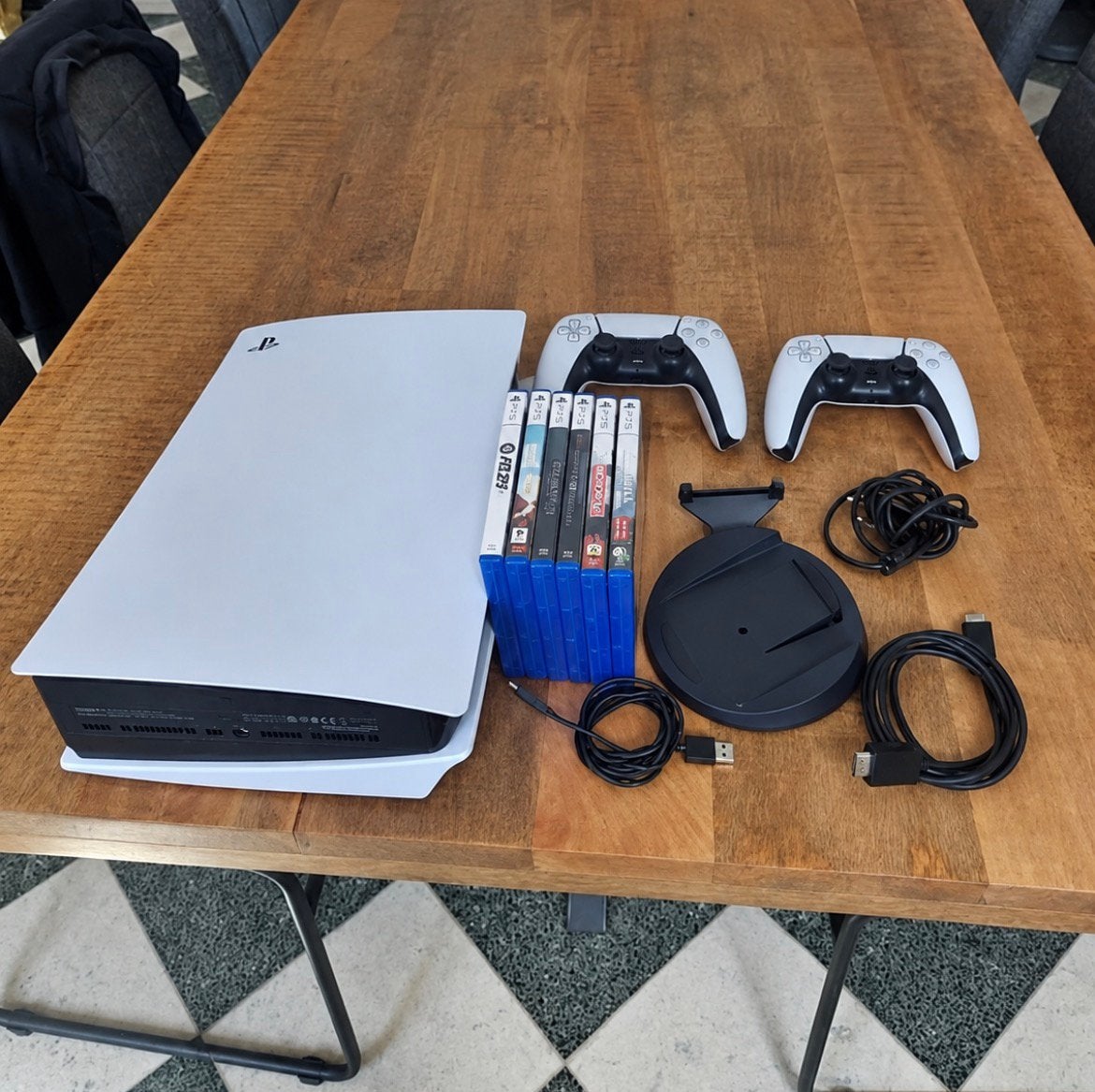 Sony PlayStation 5 (PS5) + 2 controllers + games en kabels, Games en Spelcomputers, Ophalen, Zo goed als nieuw, Playstation 5