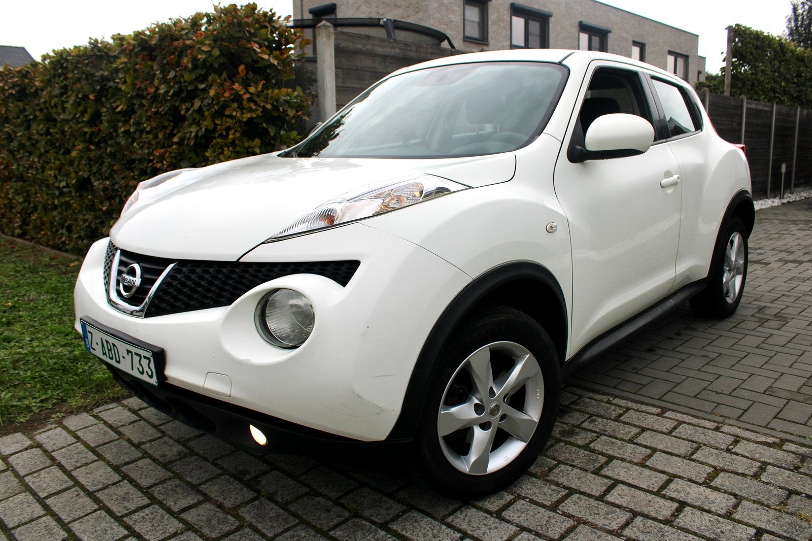 NISSAN JUKE 1.6 BENZINE | HISTORIEK | GARANTIE !!, Auto's, Dealer onderhouden, Stof, Zwart, Wit