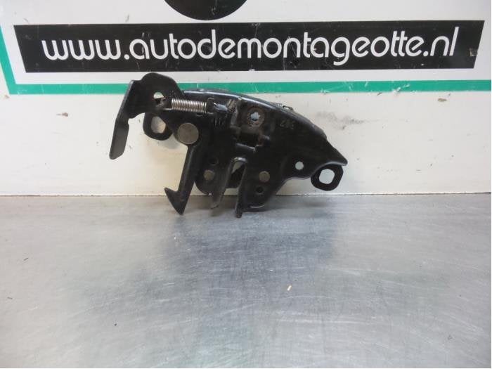 Slotmechaniek Motorkap van een Nissan Micra (Micra 03-), Gebruikt, -, -, Ophalen of Verzenden