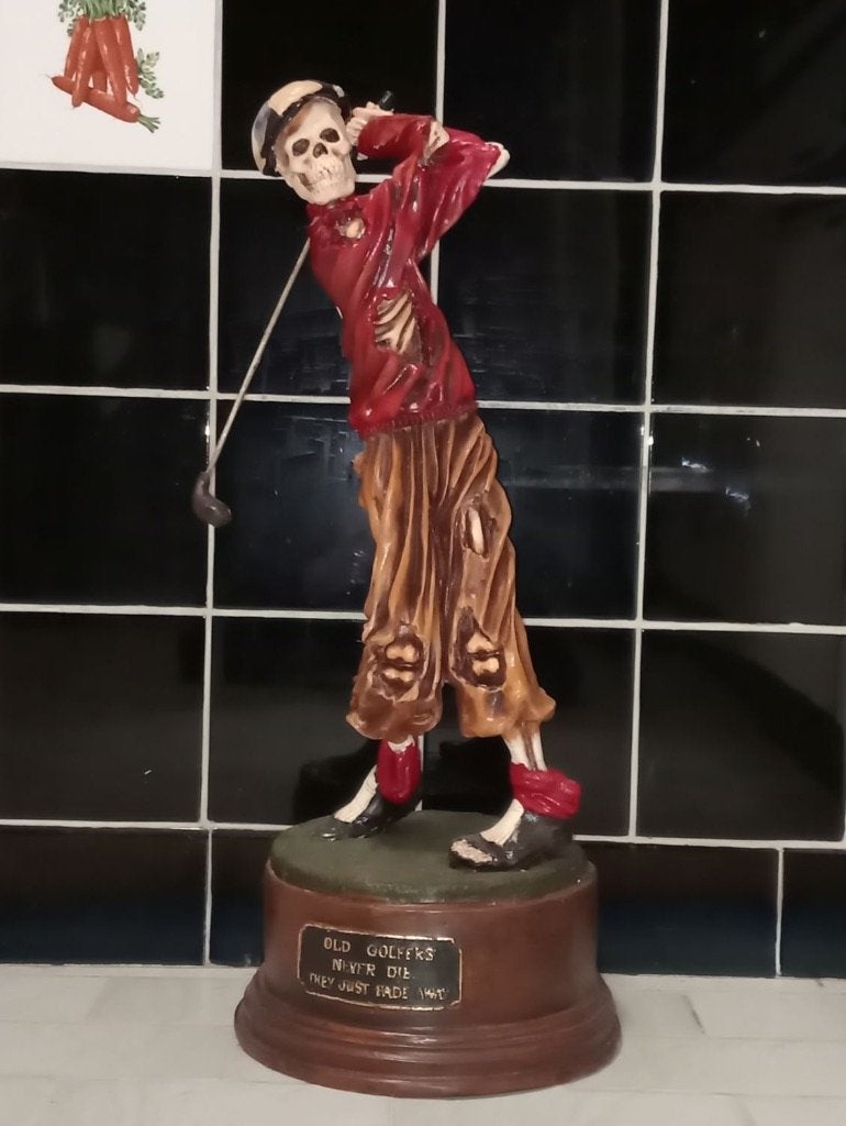 Grande figurine de golfeur zombie squelette de 24 pouces, Sur socle, Enlèvement ou Envoi, Autres sujets, 50 - 100 cm