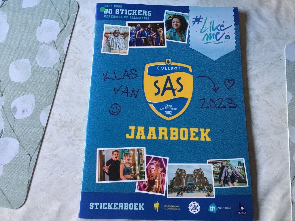 Classe universitaire Like Me tirée de l'a. SAS 2023 Camille, Enlèvement ou Envoi
