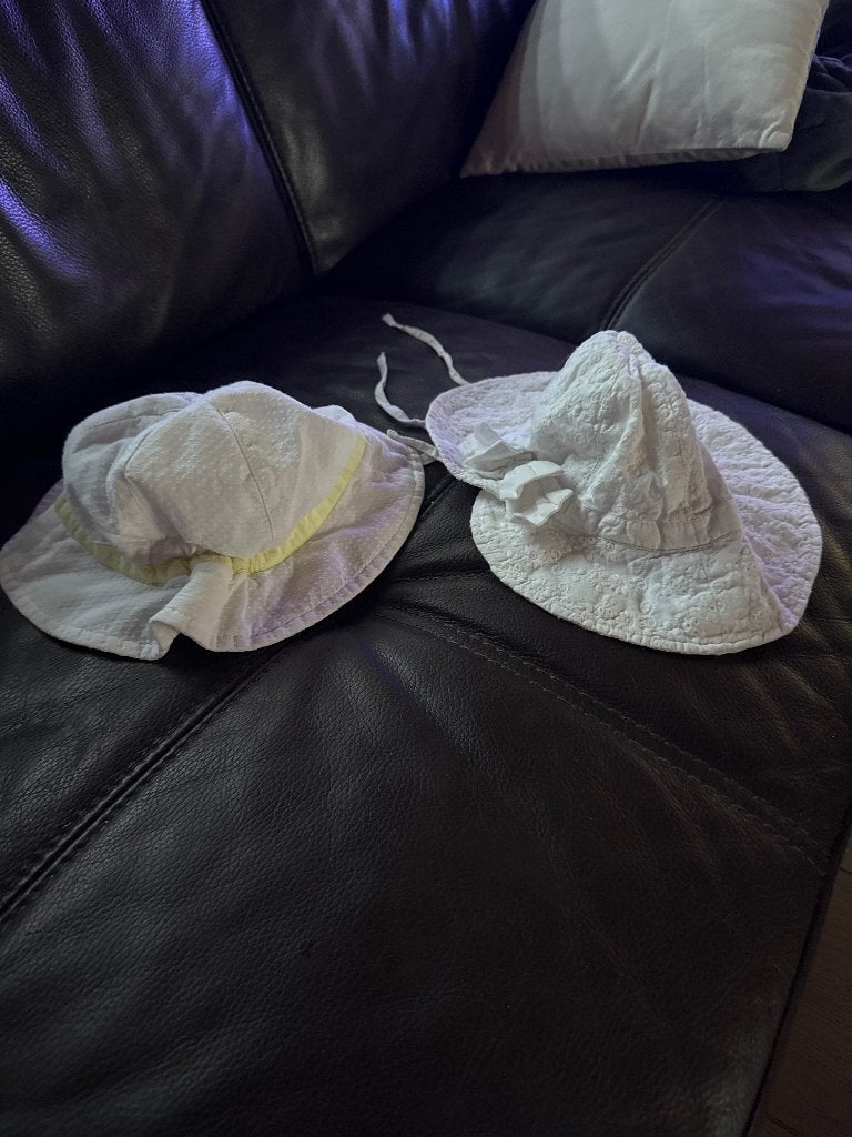Gratis 2 zomerhoedjes voor baby, Kinderen en Baby's, Babykleding | Petten en Hoeden, Ophalen of Verzenden, Gebruikt, Meisje