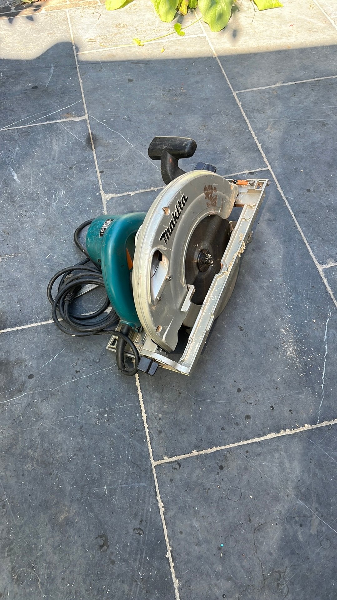 Scie circulaire Makita, 1200 watts ou plus, 70 mm ou plus, Enlèvement, Utilisé