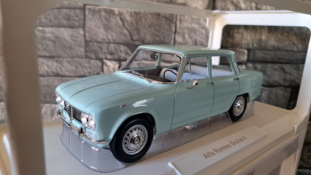 Alfa Romeo Guilia ti 1964 1/18éme, Auto, Norev, Ophalen of Verzenden, Norev