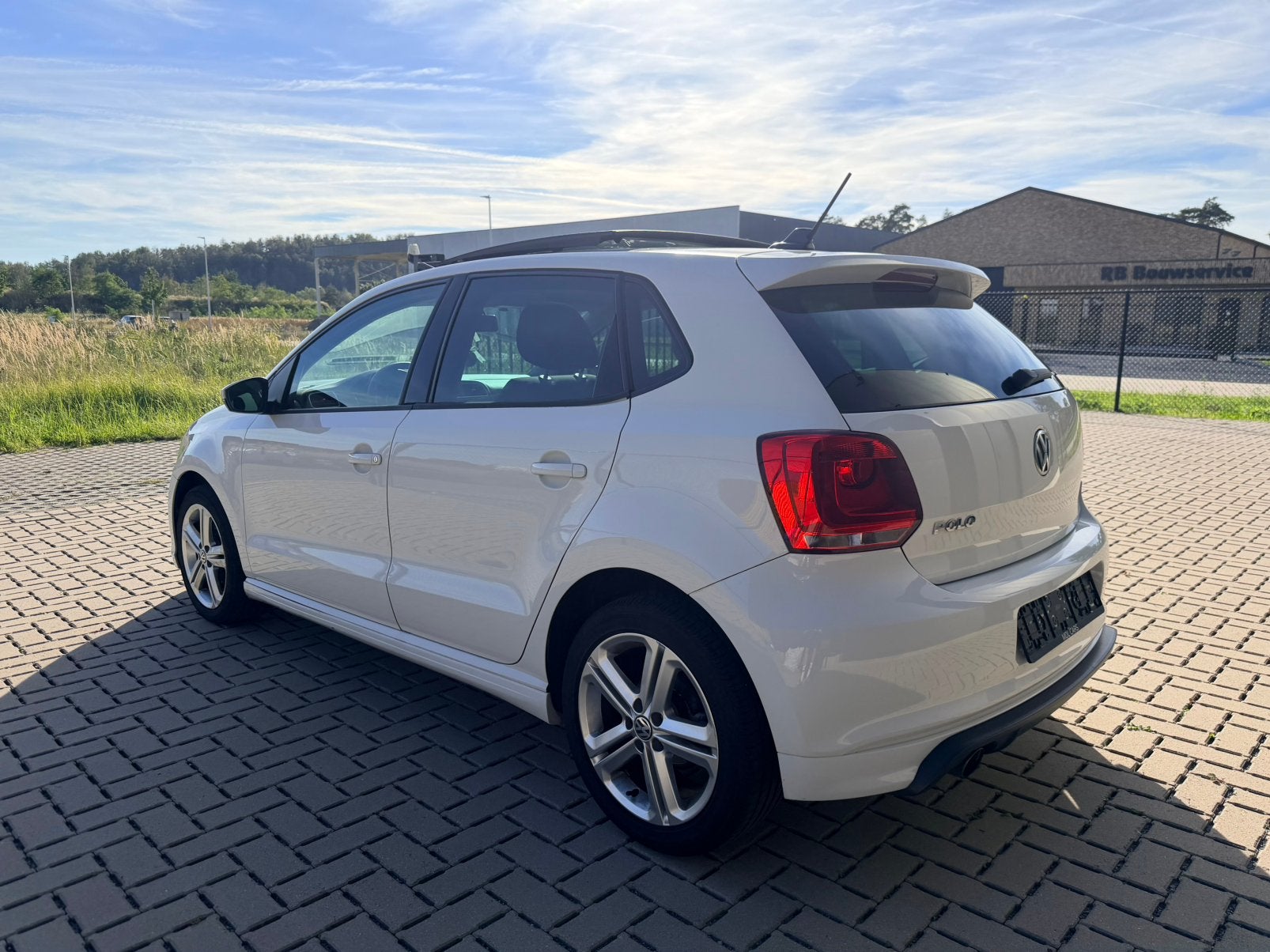 VW Polo 1.4 Benzine R - Line - Pano - Zetelverwarming, Stof, Zwart, Wit, Bedrijf