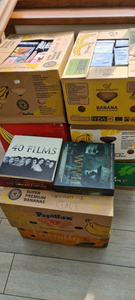 6 dozen in totaal 600 dvd en nog 2 extra dozen met cd, Cd's en Dvd's, Ophalen, Gebruikt