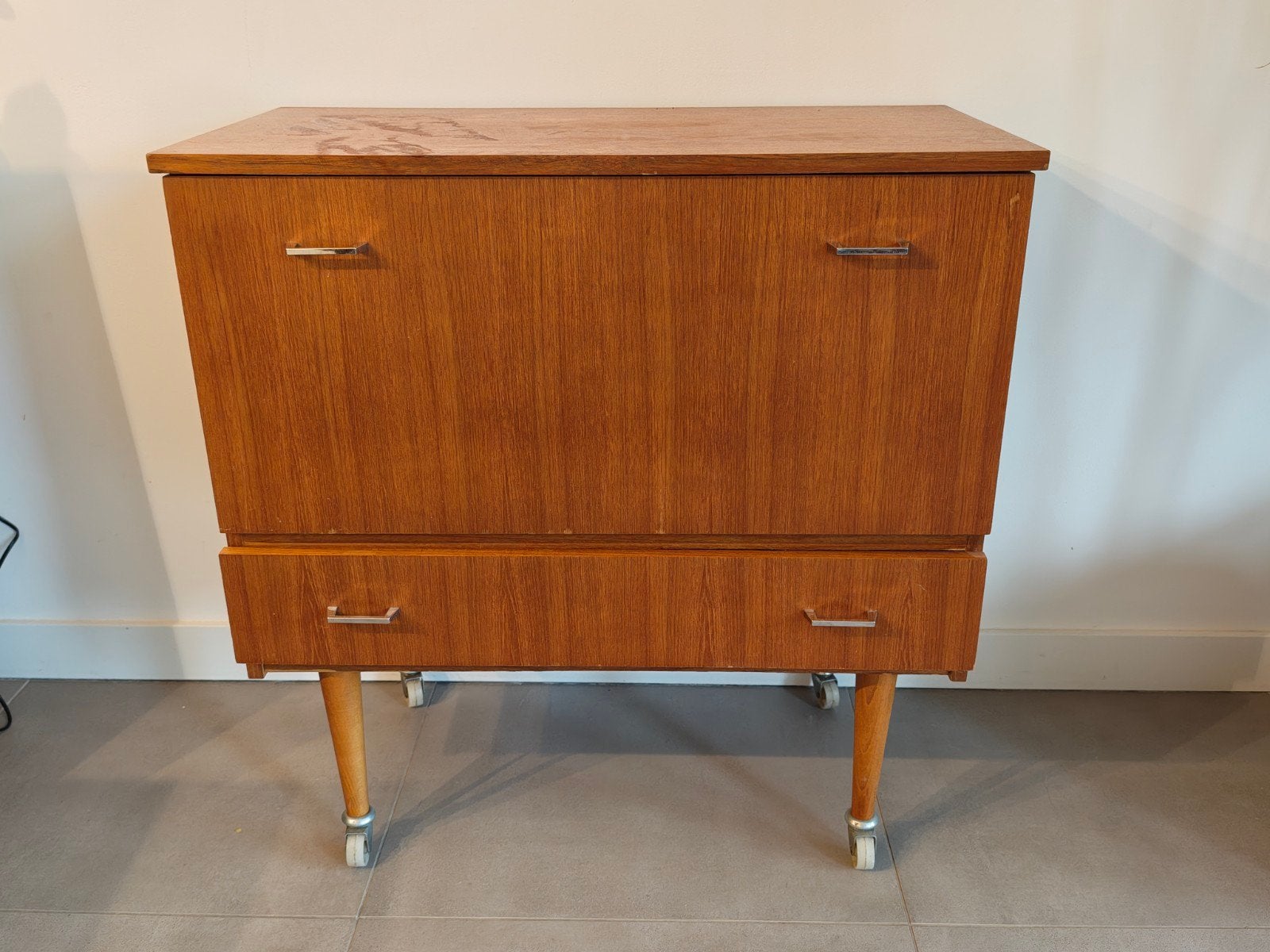vintage jaren 60 barkast op wieltjes, Huis en Inrichting, Kasten | Dressoirs, Ophalen, Gebruikt, Jaren 60, Met lade(s)