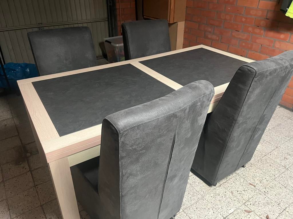 Eettafel + 4 stoelen – echte steen dringend weg!, Ophalen, Gebruikt