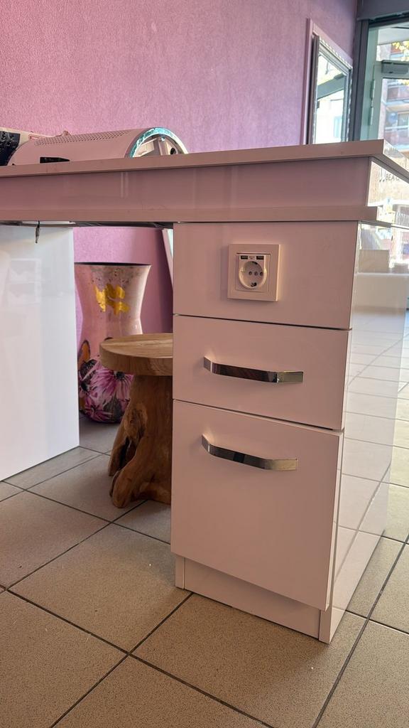 Manicure tafel, Ophalen, Zo goed als nieuw