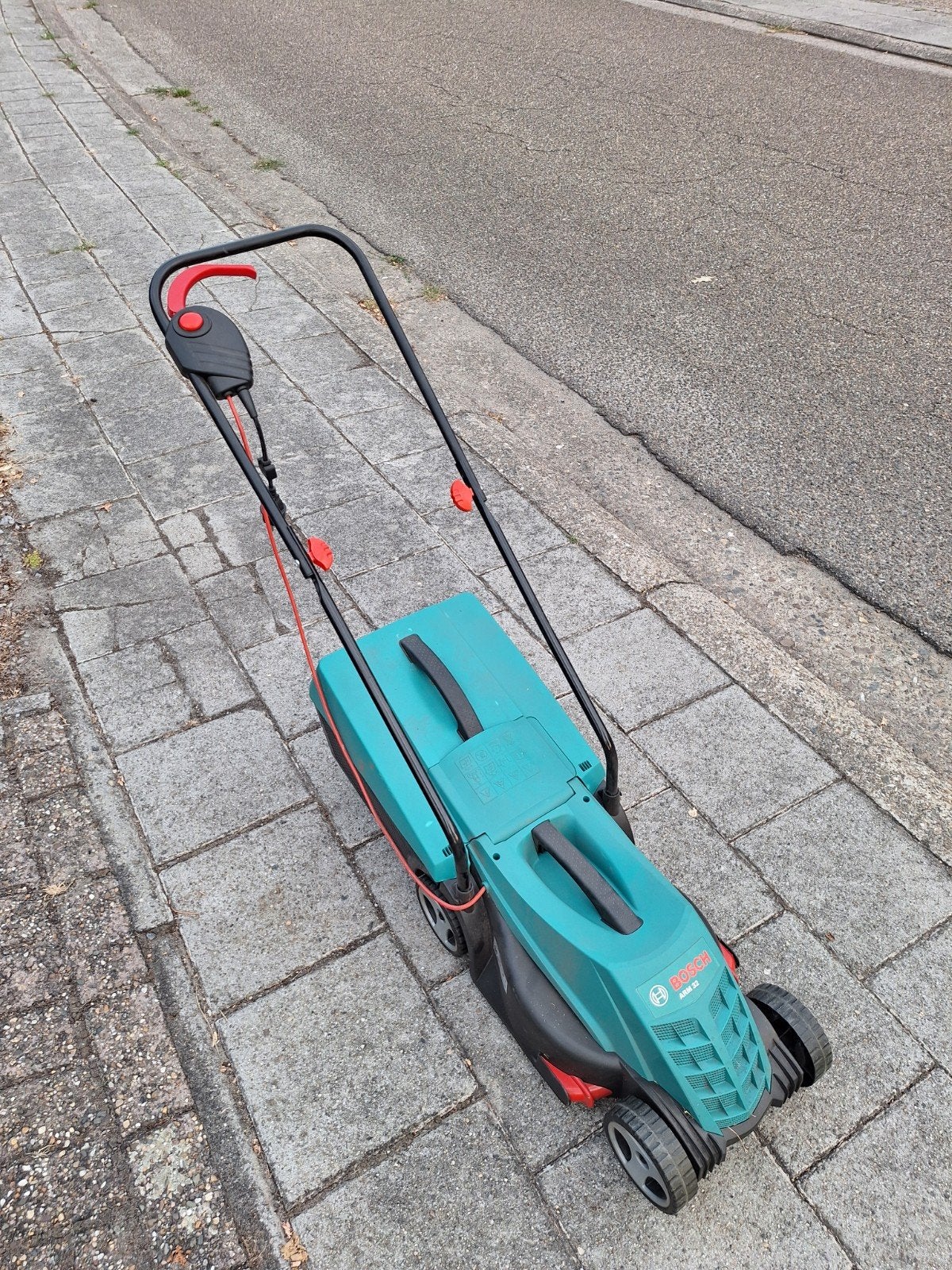 Bosch ARM32 elektrische grasmaaier, Tuin en Terras, Grasmaaiers, Ophalen, Cirkelmaaier, Elektrische grasmaaier, Opvangbak