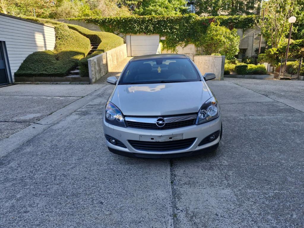 OPEL ASTRA GTC 1.4 BENZINE 2007 MET 165DKM, Zwart, Handgeschakeld, Particulier, Electronic Stability Program (ESP)