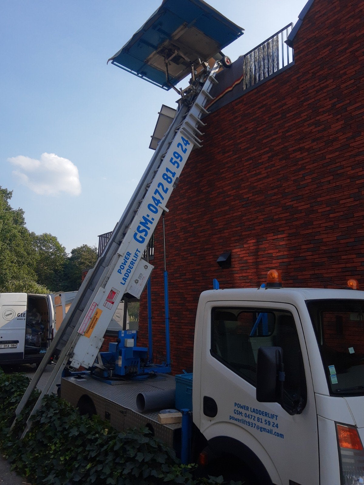 Ladderlift met bedienen 0472.81.59.24, Verzenden