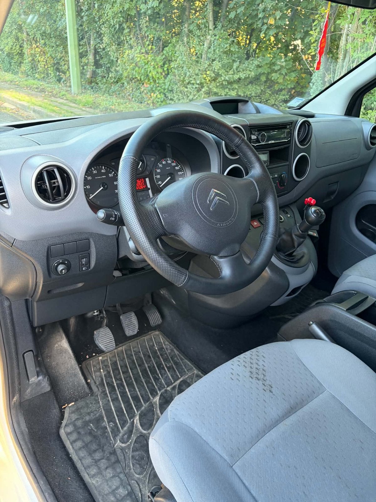 Citroën berlingo 1.6 Hdi prete à immatriculer, Autos, Entreprise, Boîte manuelle, Noir, 5 portes
