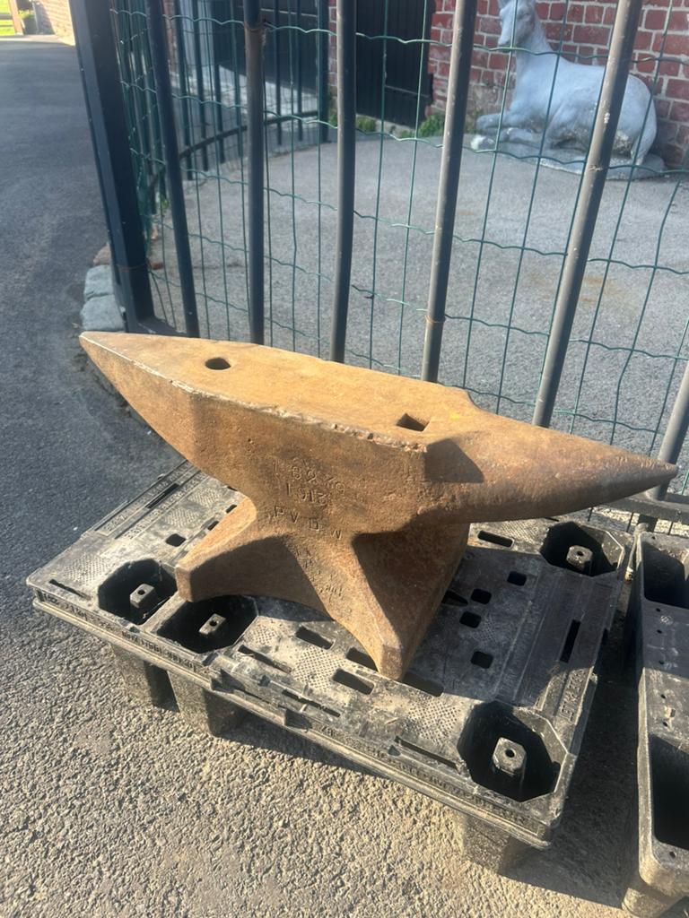 Mooi aambeeld van 63 kg, Doe-het-zelf en Bouw, Gereedschap | Handgereedschap, Ophalen, Gebruikt