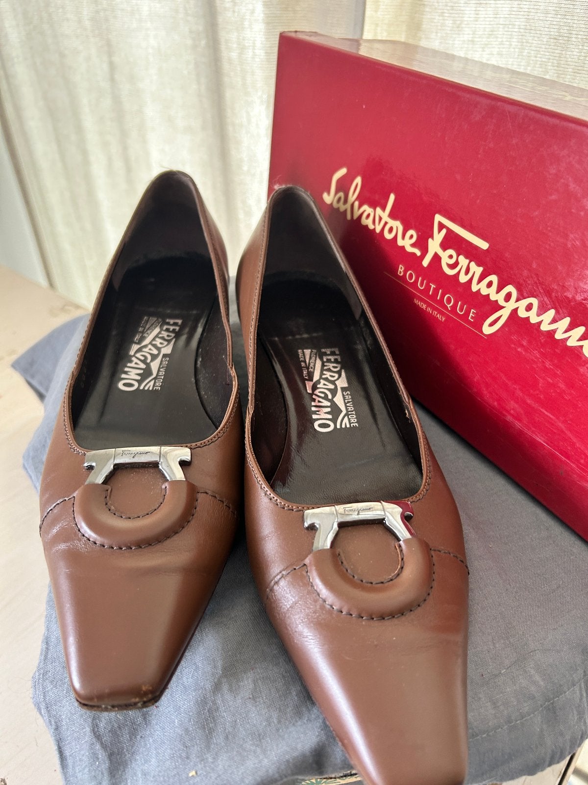 Ferragamo Darlin bruine pumps 8 of 38,5, Ophalen of Verzenden, Zo goed als nieuw, Bruin, Pumps
