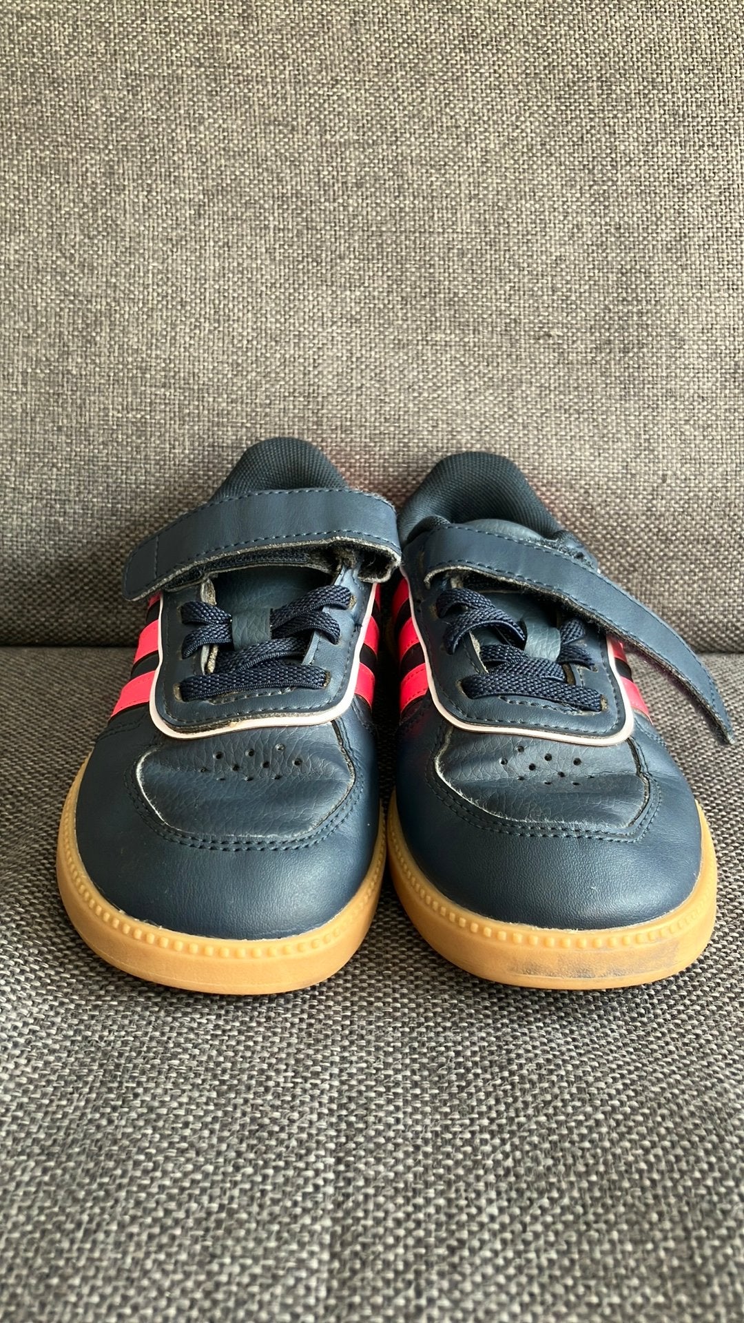 Adidas maat 30, Kinderen en Baby's, Kinderkleding | Schoenen en Sokken, Meisje, Schoenen, Ophalen of Verzenden, Zo goed als nieuw