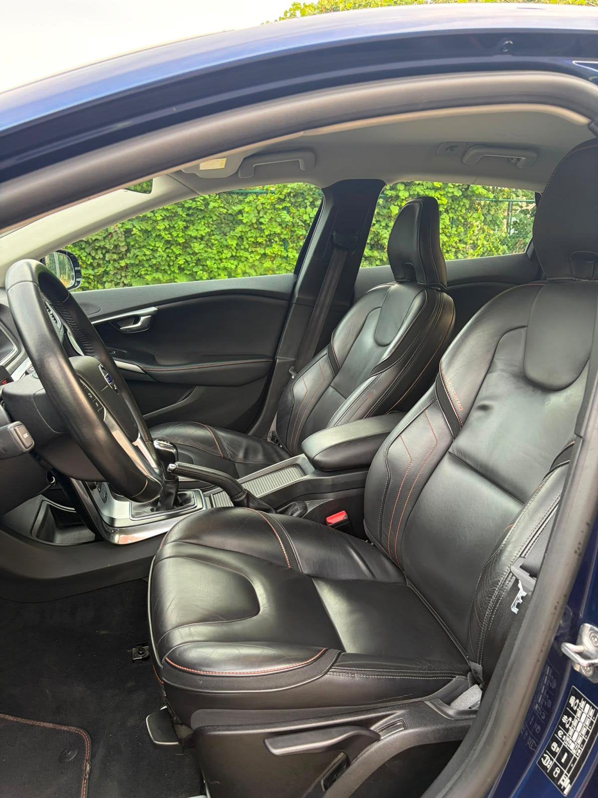 VOLVO V40 2016 T3 OceanRace 2.0 essence 152 ch homologuée, Achat, Euro 6, Boîte manuelle, Noir