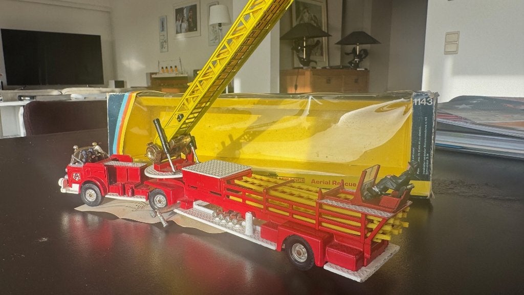 CORGI 1143 AMERICAN LAFRANCE AERIAL RESCUE FIRE TRUCK, Ophalen of Verzenden, Gebruikt, Bus of Vrachtwagen, Corgi