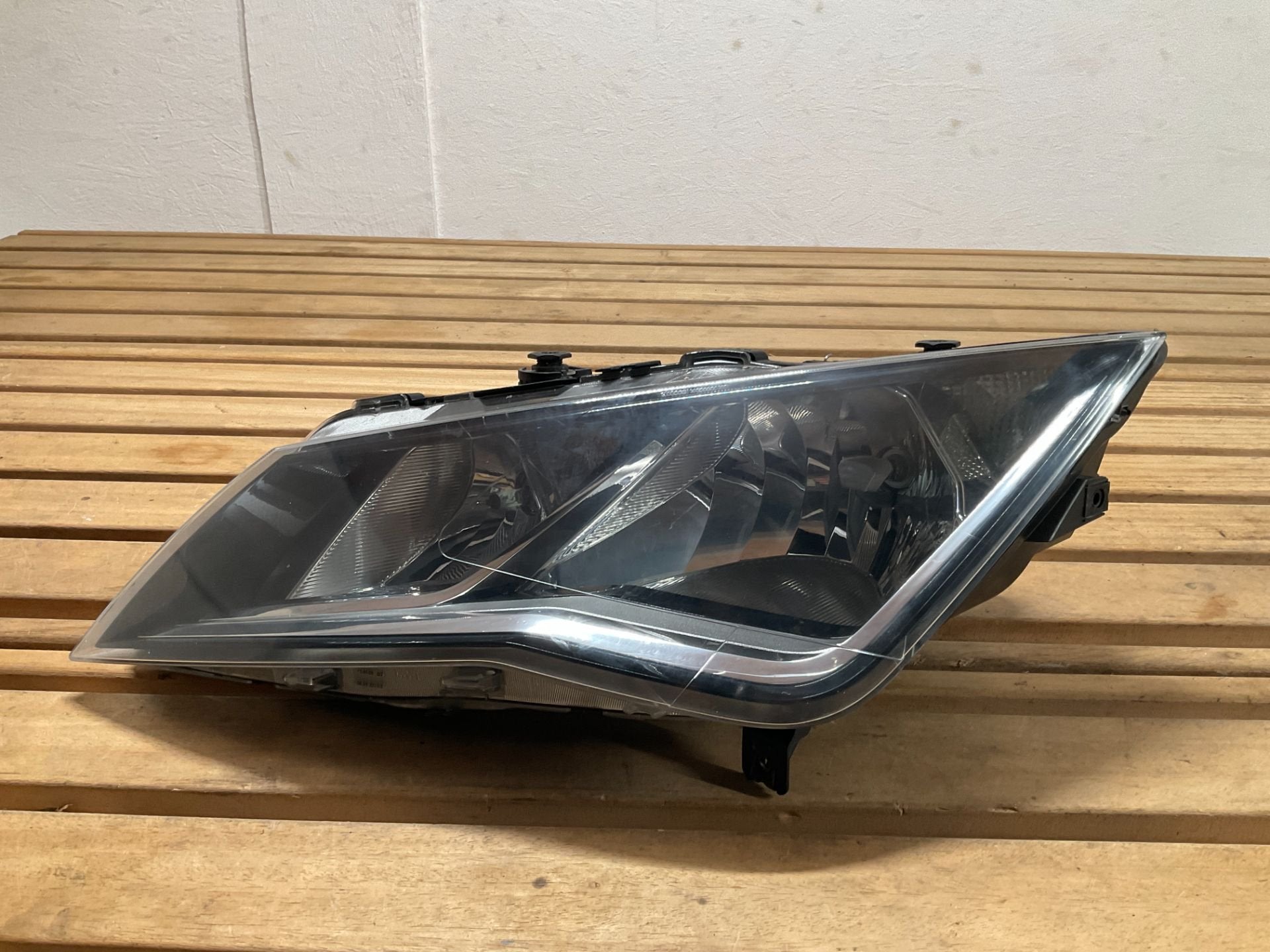 Phare avant gauche halog ne SEAT Leon 5F 12-16 5F1941005A 10, Autos : Pièces & Accessoires, Autovia A-2, Km 585 585
08760  Martorell, ES