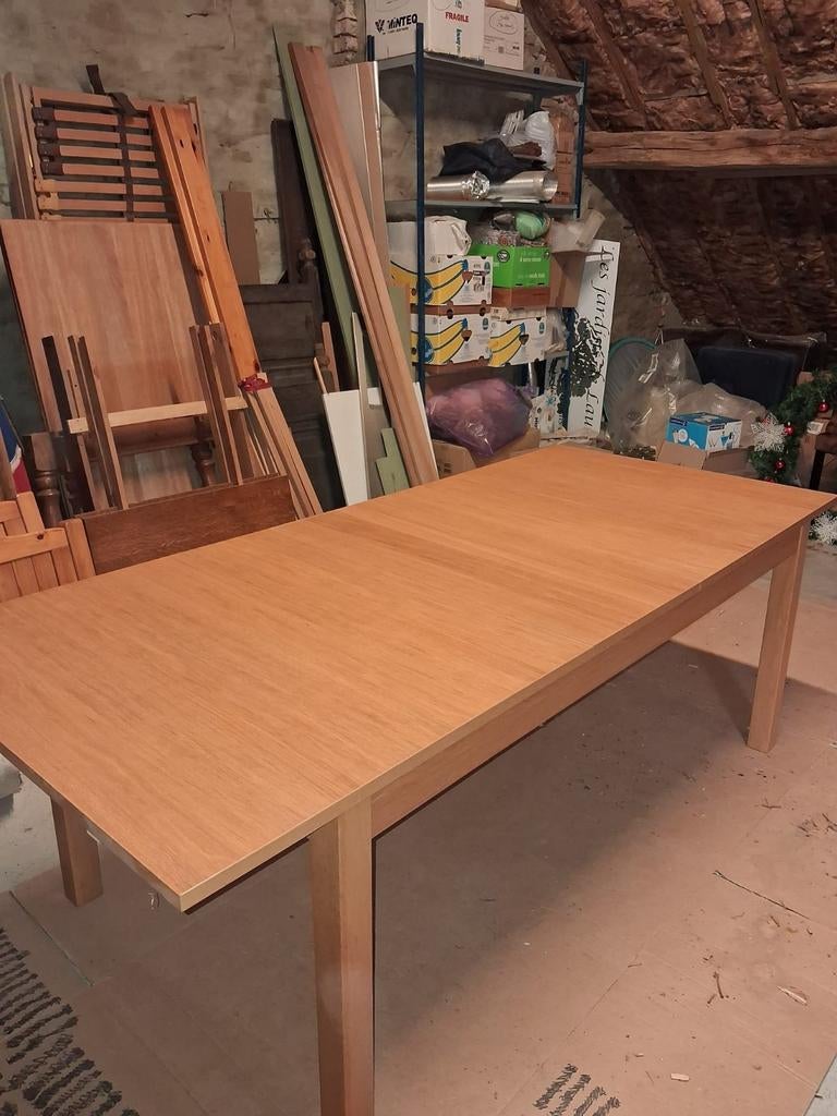 Table chêne BJURSTA
2 allonges intégrées, Maison & Meubles