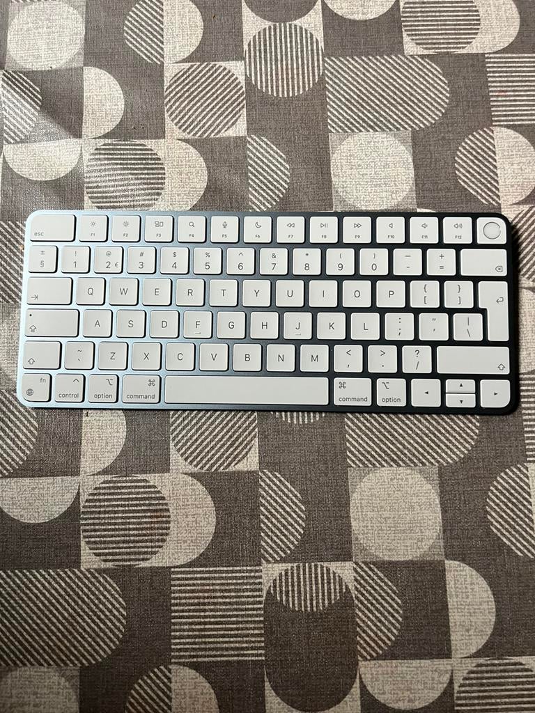 Apple Magic Keyboard met Touch ID in nieuwstaat, Enlèvement, Comme neuf, Sans fil