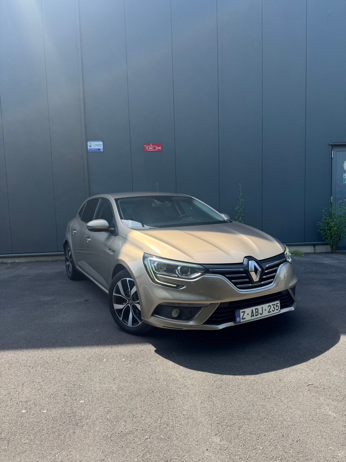 RENAULT MEGANE - 2019 - AUTOMATIQUE, Auto's, Euro 5, Zwart, Leder en Stof, Bedrijf