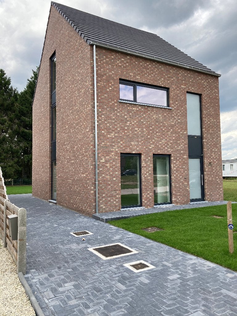 Recente woning met 4 slaapkamers in zeer rustige woonwijk., Immo, Twee onder één kap, Provincie Antwerpen, 190 m², 4 kamers