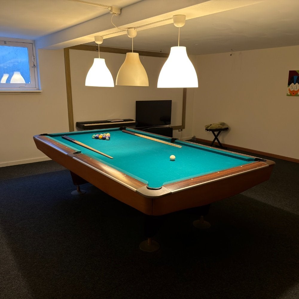 Complete Pooltafel met 4 keuen en accessoires, Sports & Fitness, Billards & Billards américains, Utilisé, Table de billard, Table de billard