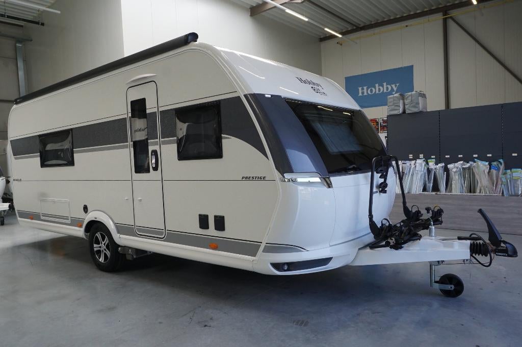 Nouveau hobby pour 4 pers.avec PACK BLACK LINE et salle de b, Caravanes & Camping, Grand lit, Jusqu'à 4, Entreprise, Hobby