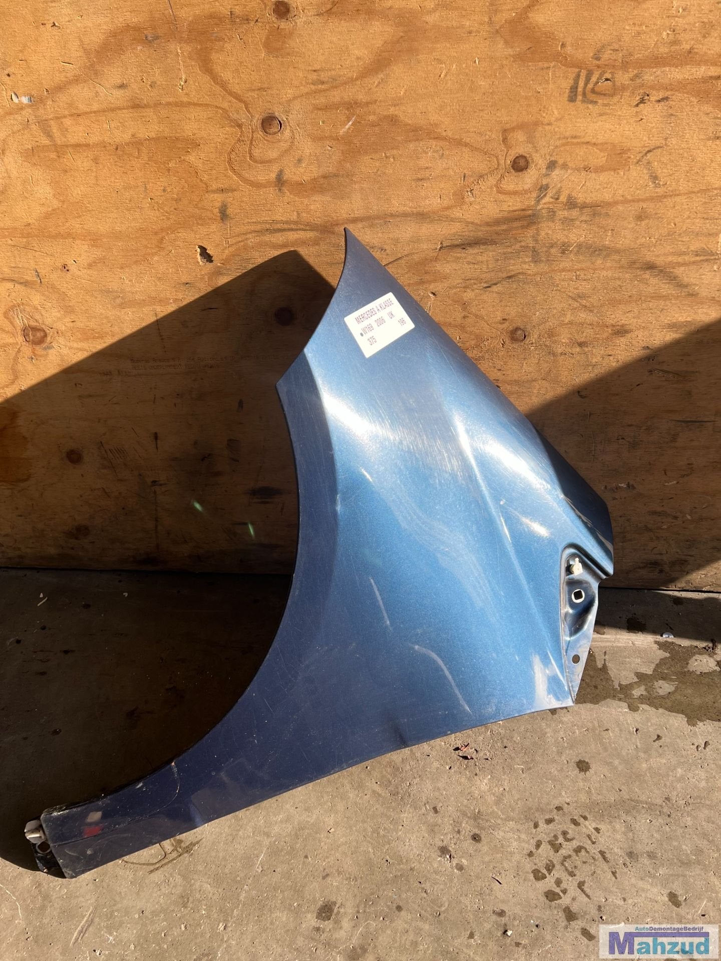 Aile avant gauche bleue 375 pour Mercedes Classe A W169 (200, Mercedes-Benz AG, Mercedes-Benz, Utilisé, Mercedesstrasse 120
70372  Stuttgart, DE