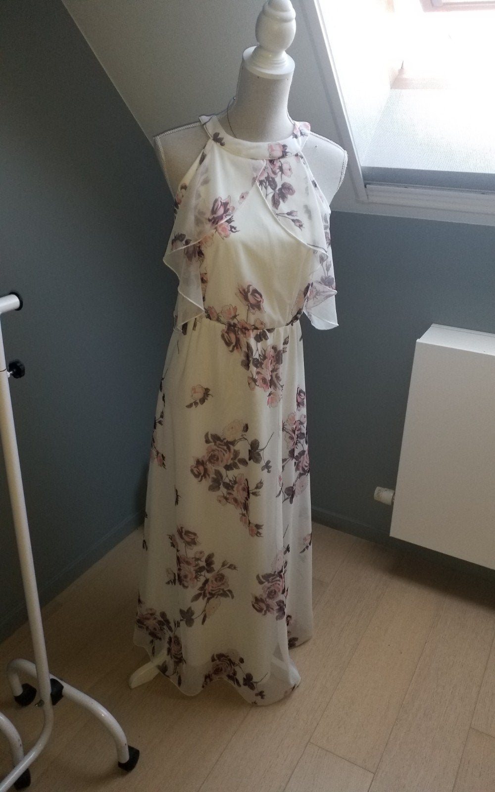 Joli tapis long, Enlèvement ou Envoi, Comme neuf, Blanc, Robe