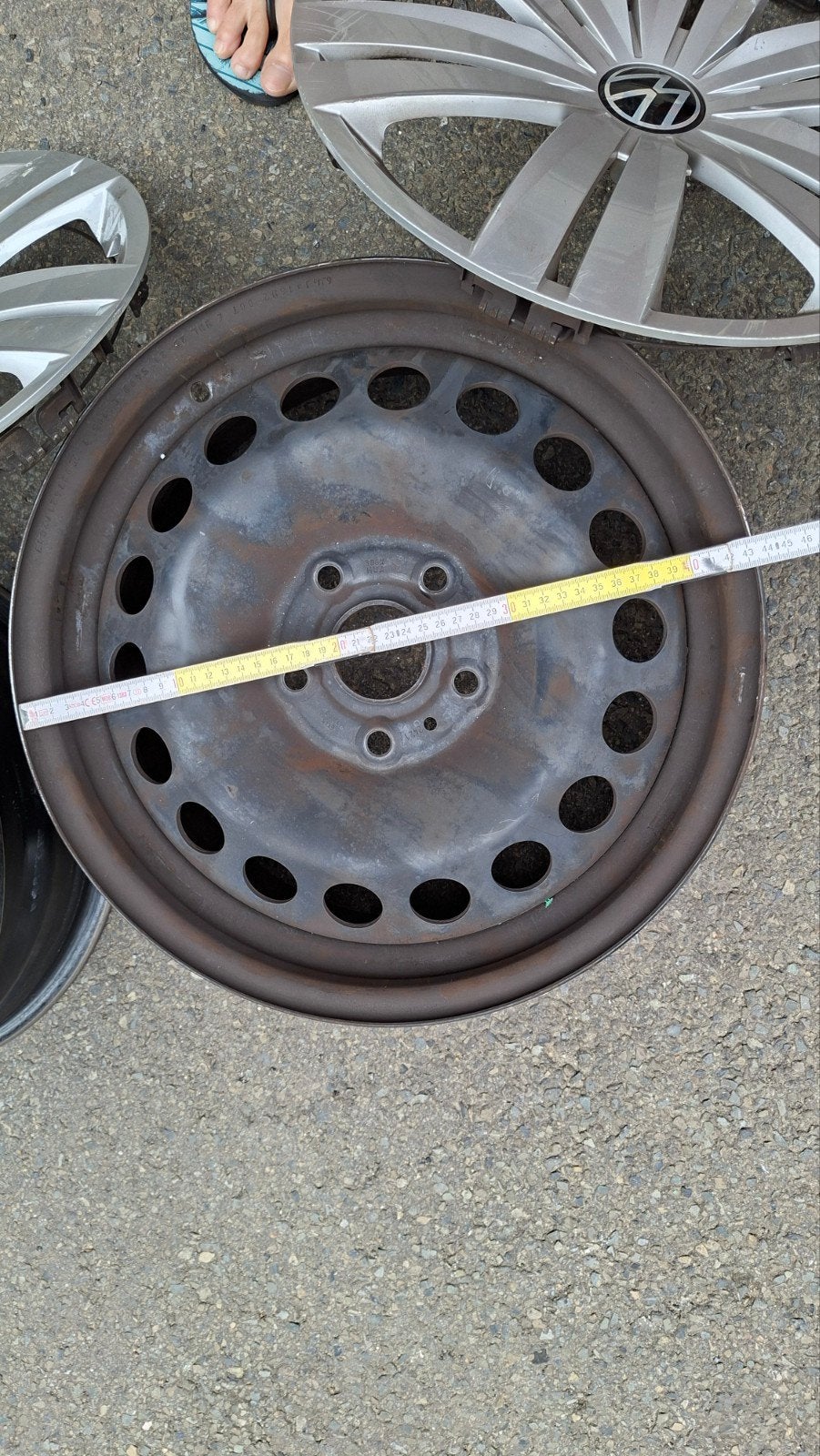 3 jantes acier VW Caddy 16" + 3 enjoliveurs Volkswagen d’ori, Autos : Divers, Enlèvement