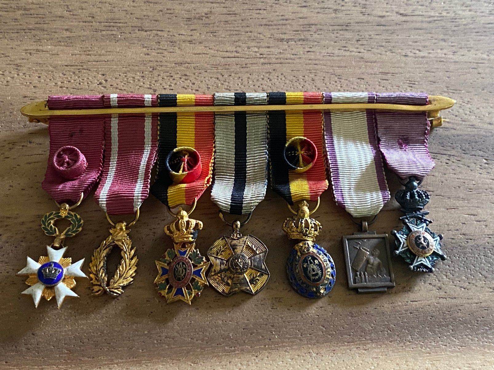 BARRETTE DE MÉDAILLES RÉDUCTIONS (MINIATURES), Collections, Objets militaires | Général, Enlèvement ou Envoi