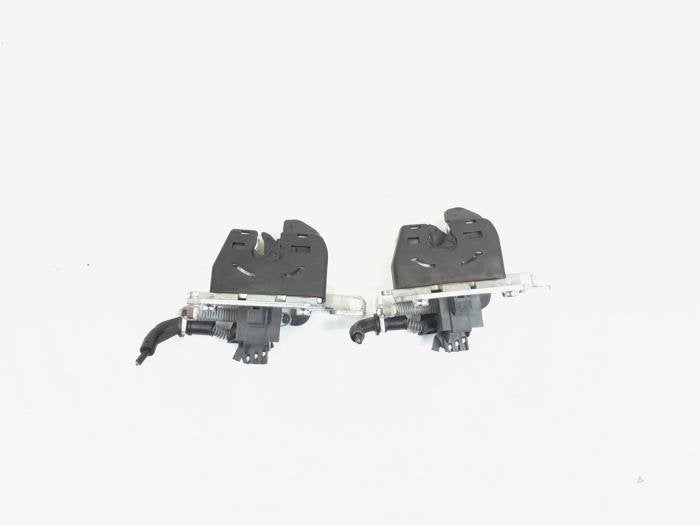 Serrure banquette arrière d'un Mercedes E-Klasse, Autos : Pièces & Accessoires, Habitacle & Garnissage, 3 mois de garantie, Utilisé