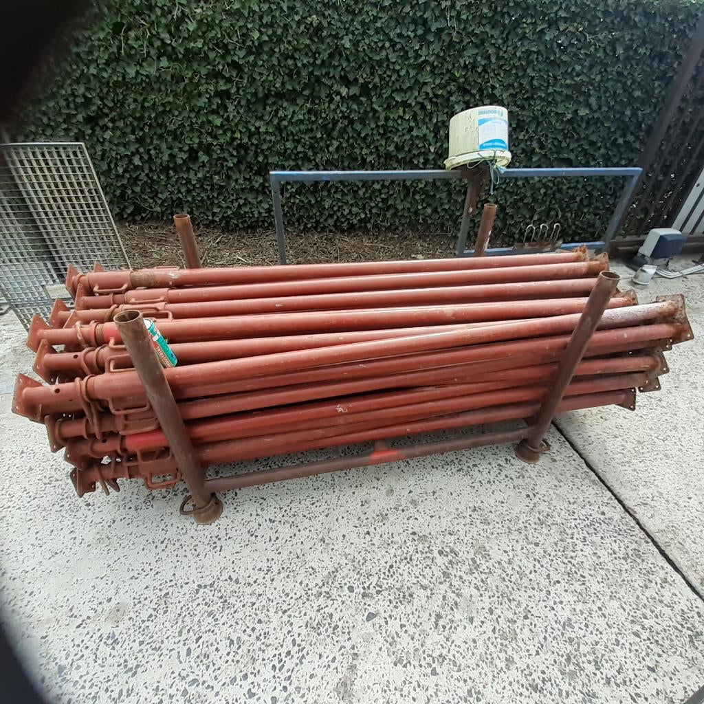 Schoren, staan in orde. Stippen Stutten Stansoenen Stempels, Doe-het-zelf en Bouw, Ophalen, Gebruikt