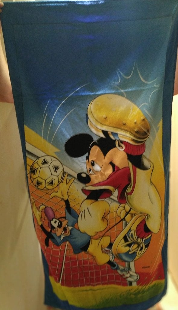 nieuwe extra grote fluwelen badhanddoek mickey mouse voetbal, Ophalen of Verzenden, Nieuw