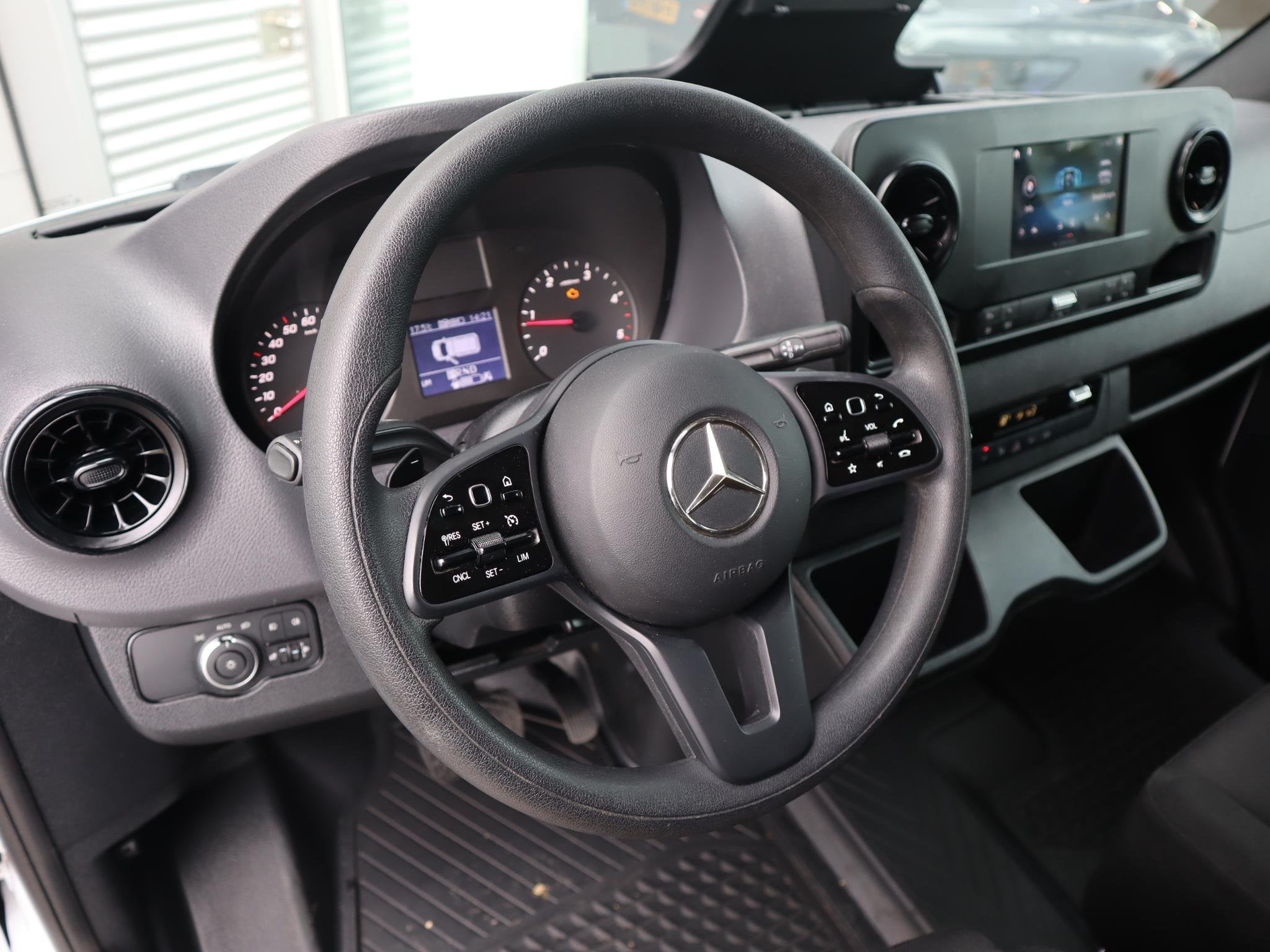 Mercedes-Benz Sprinter 317 CDI L2H2 3.5T TREKHAAK, Auto's, Automaat, 4 deurs, 4 cilinders, Wit