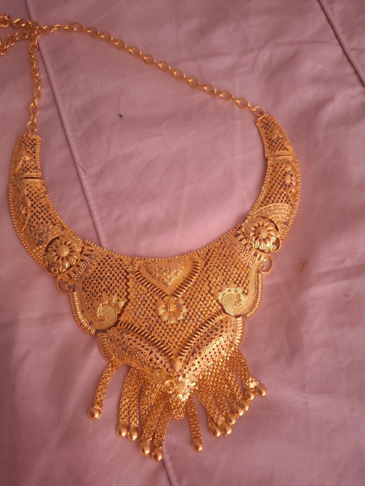 nouvelle parure de bijoux, Enlèvement