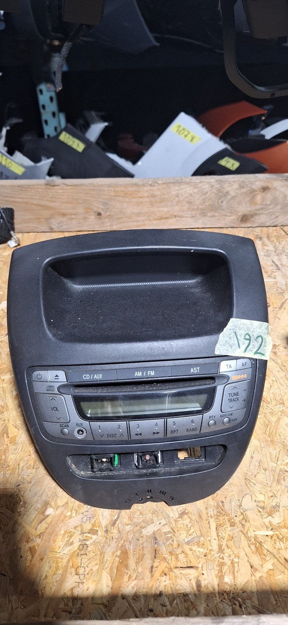 Toyota Aygo AB10 Radio/CD/DVD/GPS hoofdunit, Gebruikt, -, -, Ophalen of Verzenden