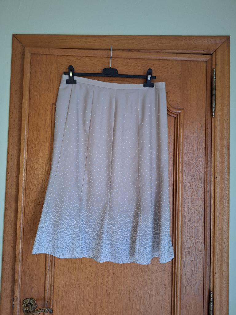 jupe beige  - un jour ailleurs - taille 40, Beige, Un jour ailleurs, Zo goed als nieuw, Knielengte